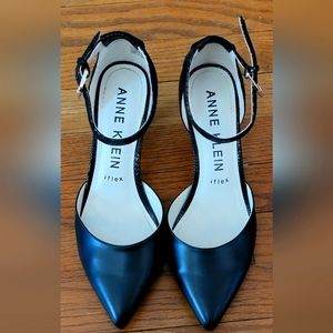 Anne Klein iFlex Black Kitten Heel Shoes - size 10